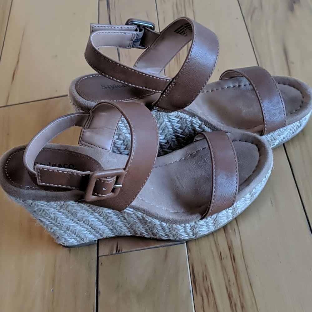 Wedges brown straps